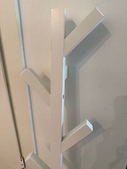 IKEA TJUSIG valkoinen naulakko