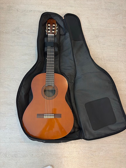 Yamaha CS40 kitara