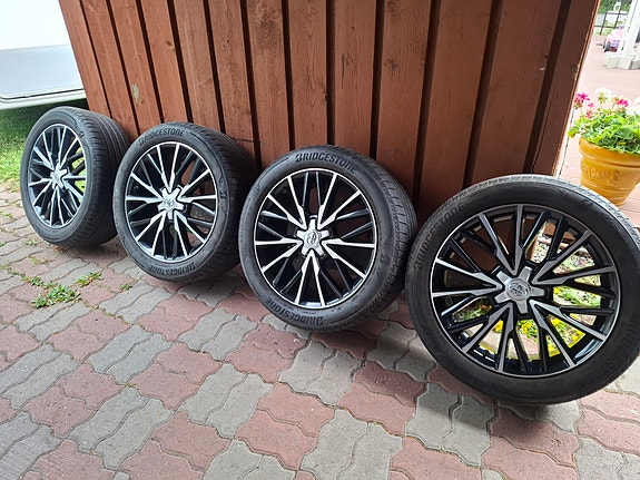 Toyota aluvanteet renkaineen 18"