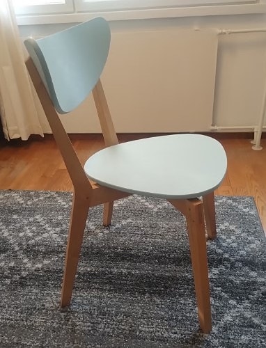 Vaalean sininen tuoli