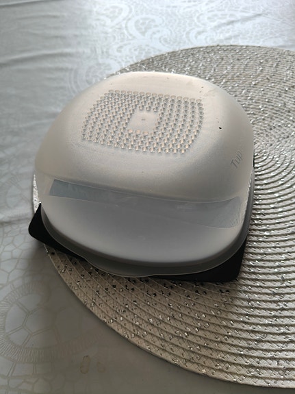 Tupperware muovirasia kannella