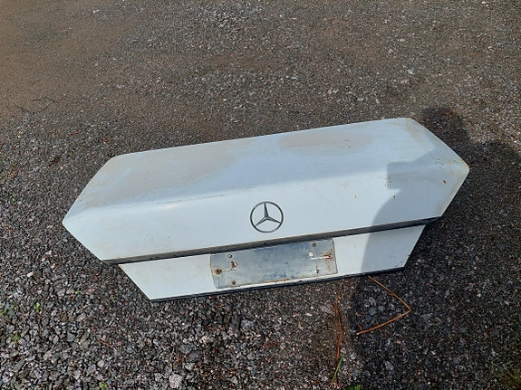 Mercedes-Benz w124 takaluukku