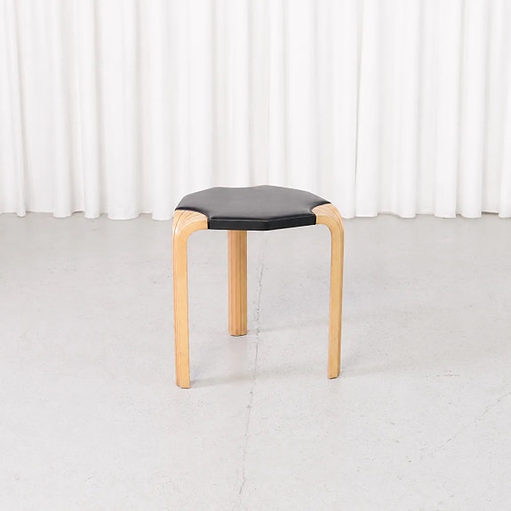 Artek X602 jakkara, musta nahka