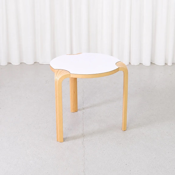 Artek X600 jakkara, valkoinen laminaatti