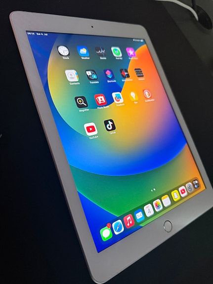 Apple iPad 5. sukupolvi 9,7" WiFi tabletti