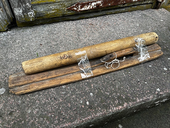 Talonpoikaisantiikkinen vanha patinoitunut puinen liinavaate mankeli