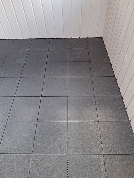 Harmaat 30x30 laatta