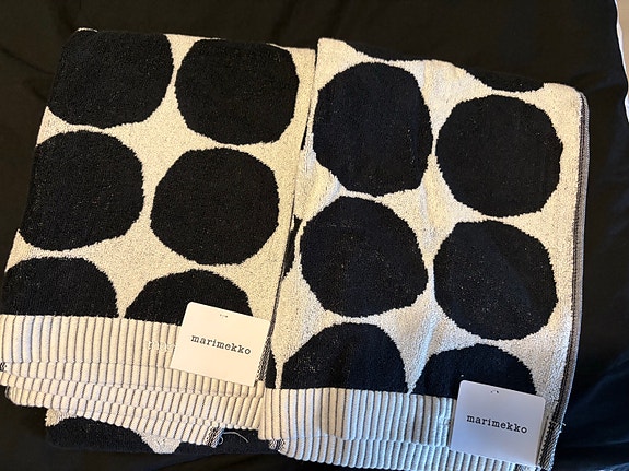 Marimekko Pienet Kivet kylpypyyhkeet