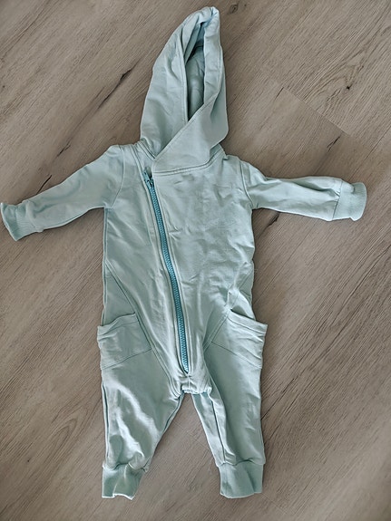 Gugguu jumpsuit koko 68