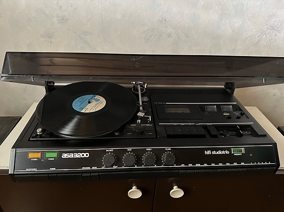 LP soittimet ja CD-radio nauhuri