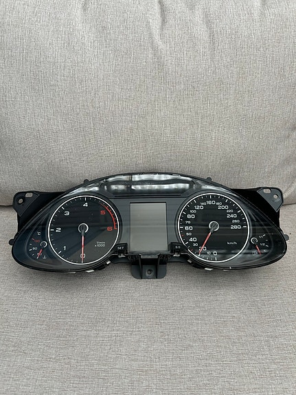 Audi A4 B8 2.0tdi mittaristo