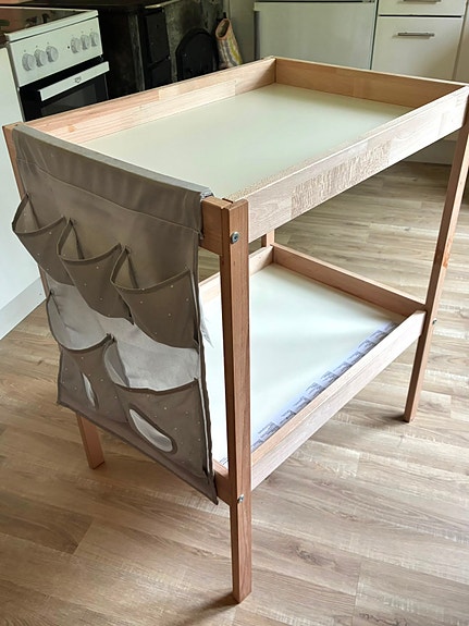 IKEA hoitopöytä säilytystaskuilla