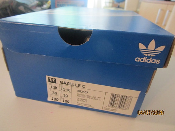 Adidas Gazelle C lasten lenkkarit koko 30 pojille musta-valkoinen
