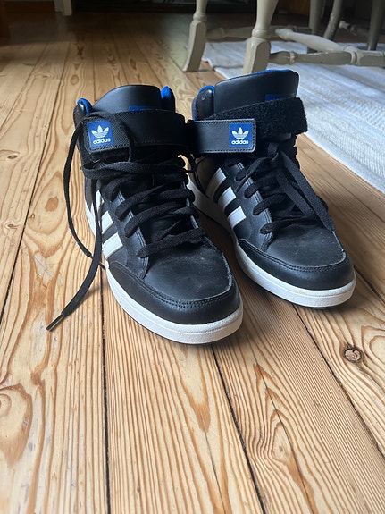 Adidas tennarit
