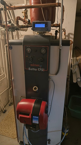 Arimax 17Si öljykattila, Oilonin poltin, Oumanin automatiikk+öljysäiliö.