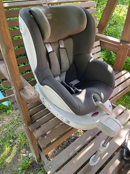 Britaxin kääntyvä isofixillinen turvaistuin 9-18kg lapsille