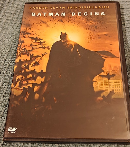 BATMAN BEGINS