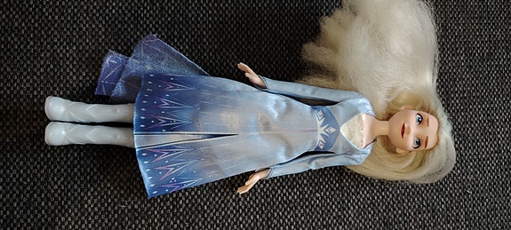 Disney Frozen Elsa ja Anna nuket