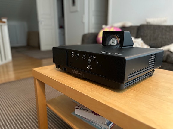 Epson 4K EH-LS500B *VAIN 3h käytetty*