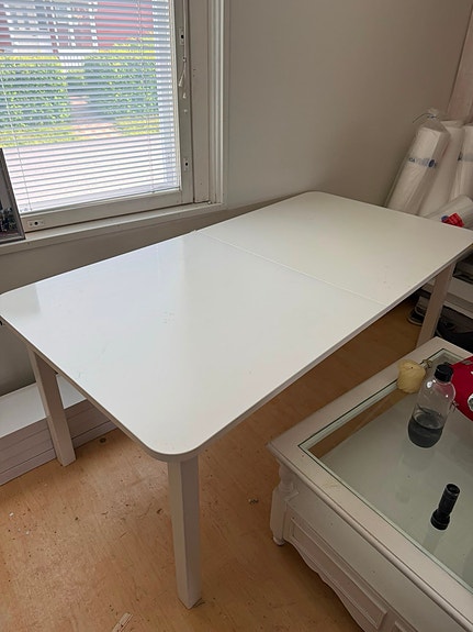 5 tuolia & ruokapöytä jatkopalalla