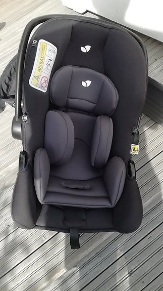 Lasten turvakaukalo isofiksillä 40 - - 75 cm pituiselle lapselle.