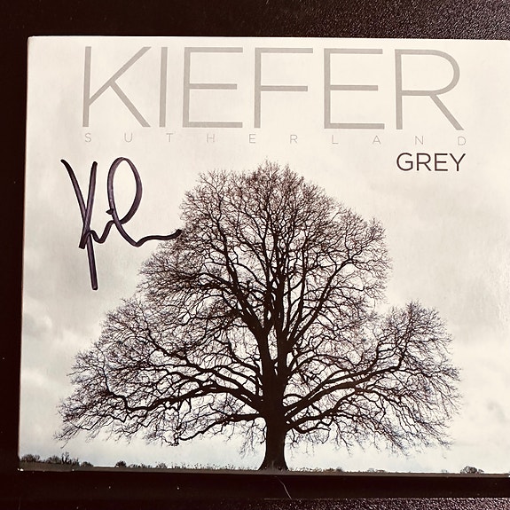Kiefer Sutherland Grey (nimmari)