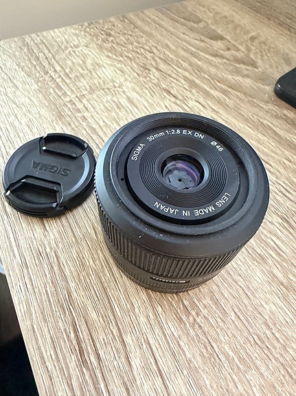 Sigma 30mm f/2.8 EX DN