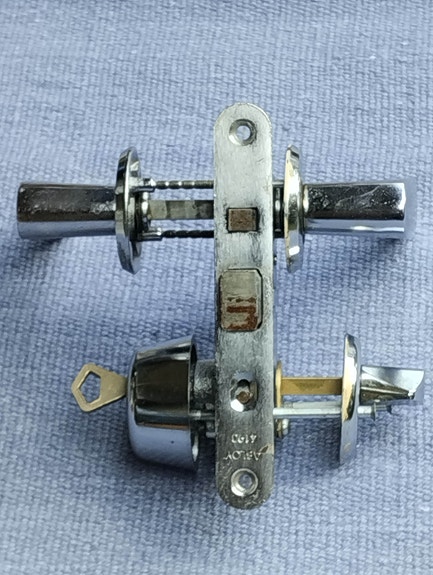 Ulko-oven Abloy-lukko