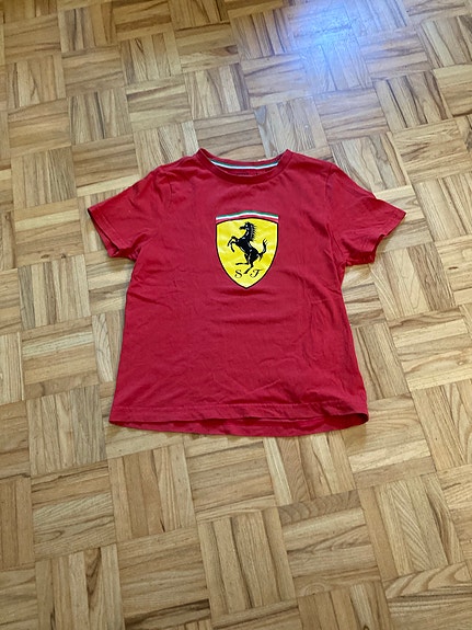 Ferrari t-paita koko 140cm