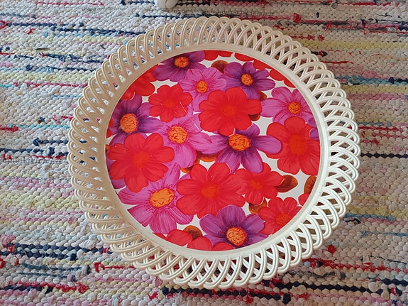 Vanha retro tarjotin