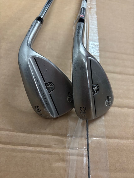 Wilson Staff FG Tour wedget 52° ja 56°