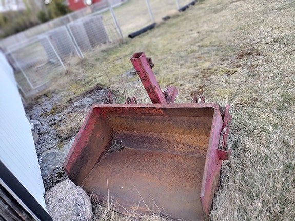 Kippaava takakauha Traktoriin