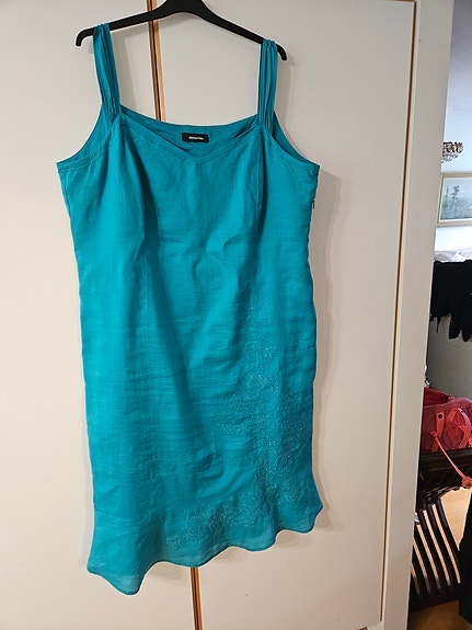 Upea Elena Miron mekko spagettiolkaimilla, koko 52-54, Turkoosi