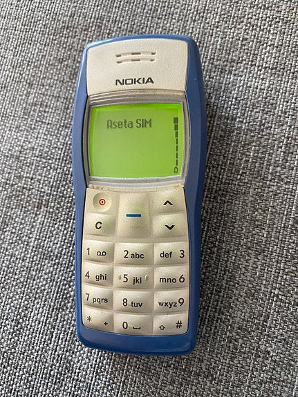 Nokia 1100 Type RH-18 + laturi