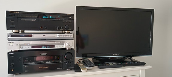 Sony 32" TV, viritinvahvistin, cd/DVD, Marantz dekki ym