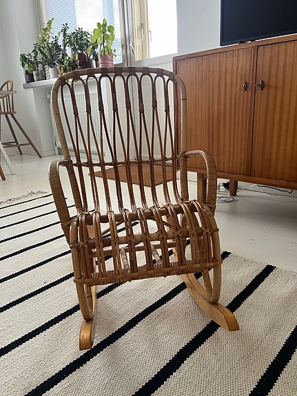 Lasten rottinkinen keinutuoli