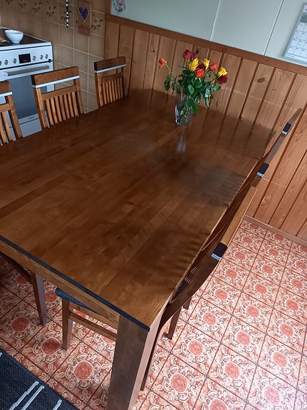 Ruokapöytä +6 tuolia