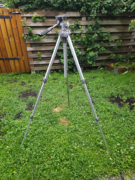 Myydään Velbon VE-3 tripodi