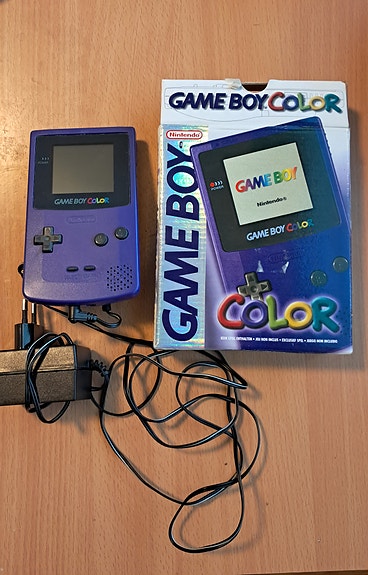 Nintendo Game Boy Color + akku & laturi + Super Mario Deluxe