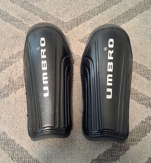 Umbro säärisuojat L