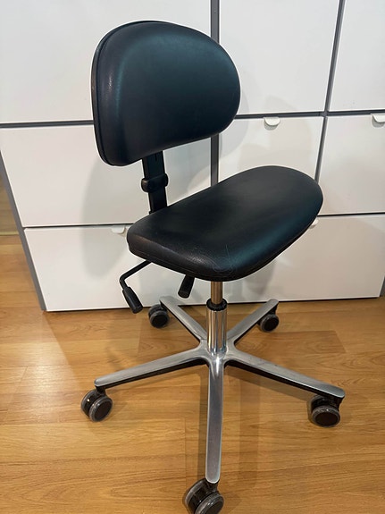 Ergonominen työtuoli, säädettävä