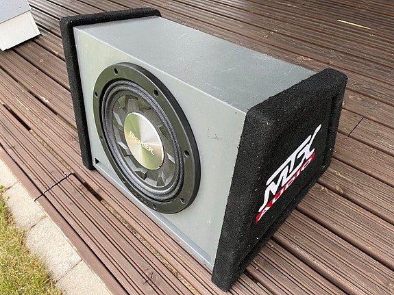 12” Pioneer subwoofer tehdaskotelossa (myös vahvistin löytyy)