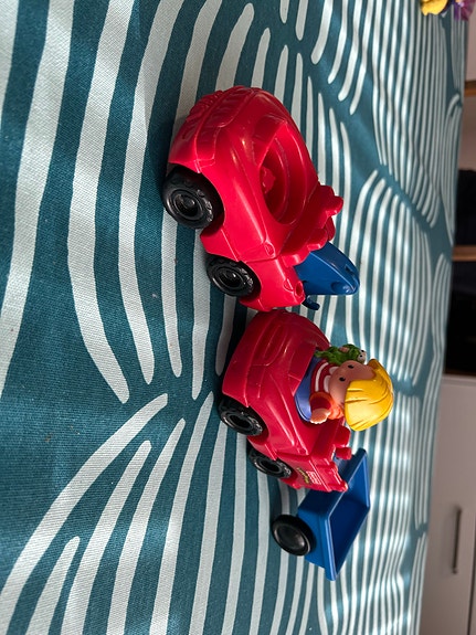 Fisher-Price Little People punaiset leluautot ja hahmo