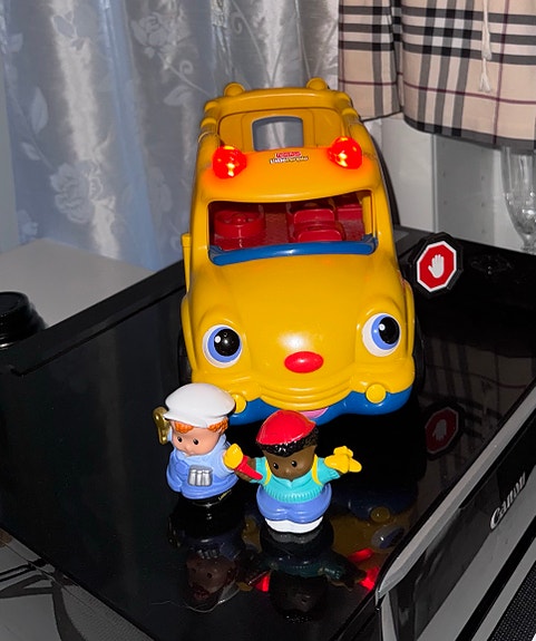 Fisher-Price Little People koulubussi