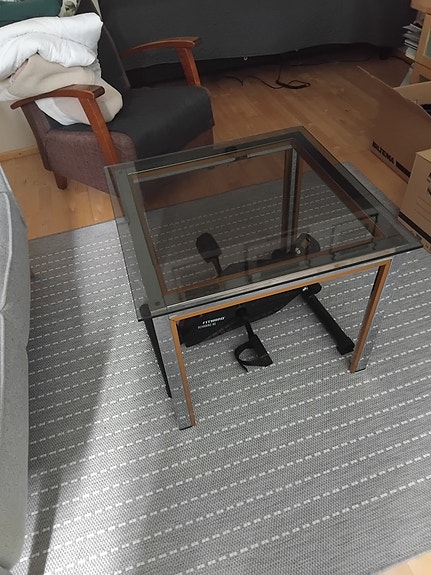 Desing tv pöytä lasilla