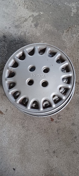 Toyota pölykapselit 13"