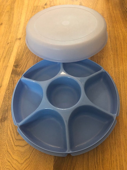 Tupperware tarjoiluastia