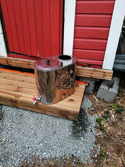 Saunan kiukaan vesisäiliö