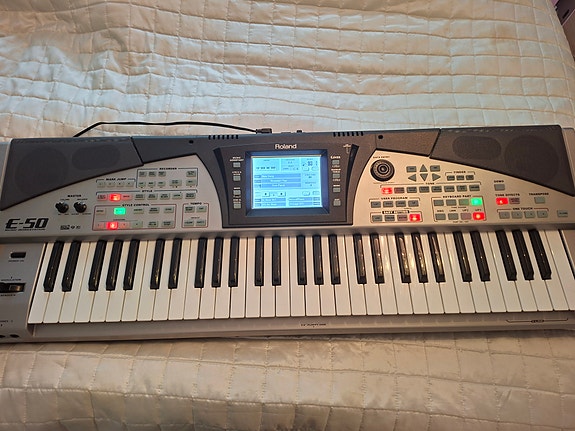 Roland E-50 Music Workstation (Erinomainen kunto + suomenkielinen opas)