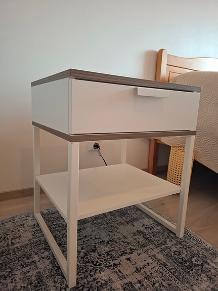 2 kpl Ikean yöpöydät